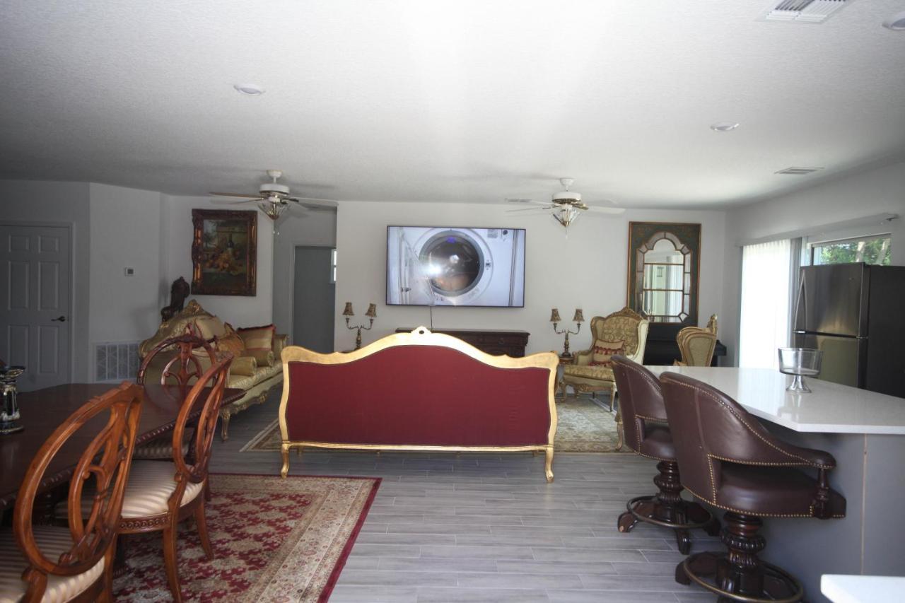 A Beautiful Queen Bedroom Orlando Exterior foto